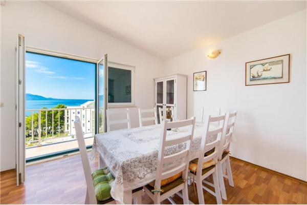 Apartment A8, for 10 persons