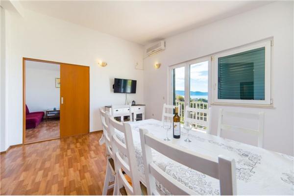 Apartment A8, for 10 persons