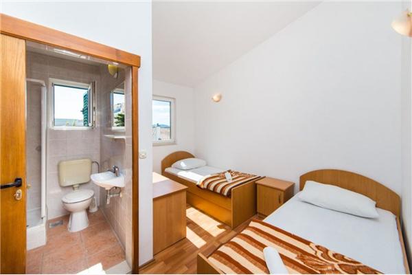 Apartment A8, for 10 persons