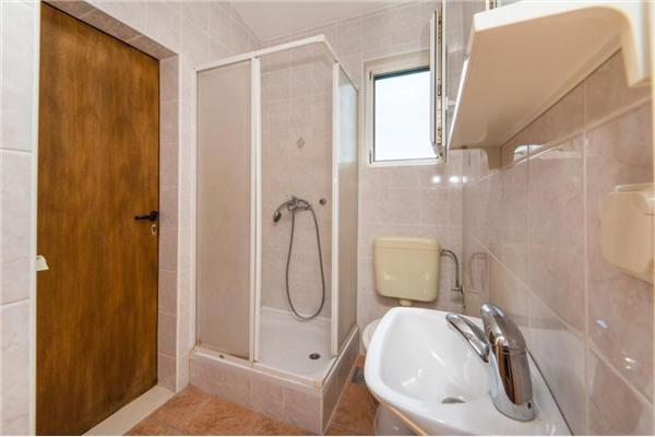 Apartment A8, for 10 persons