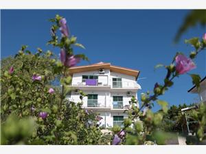 Apartments Gloria Gradac, Size 40.00 m2, Airline distance to the sea 150 m, Airline distance to town centre 550 m