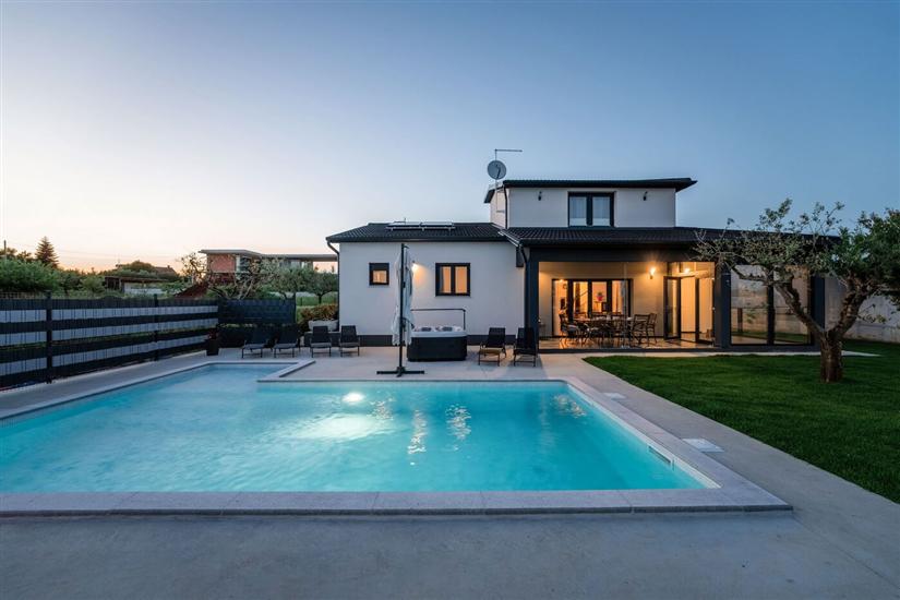 Villa Jasminka s bazenom i  whirlpool-om