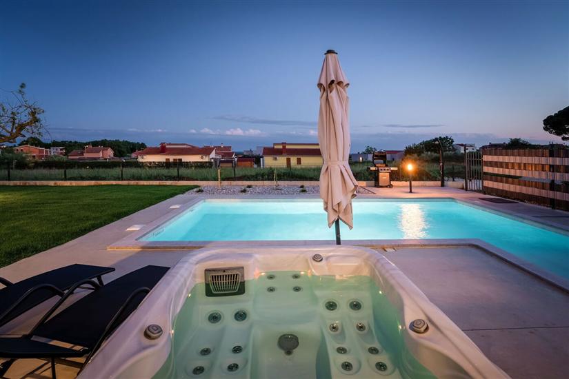 Villa Jasminka s bazenom i  whirlpool-om