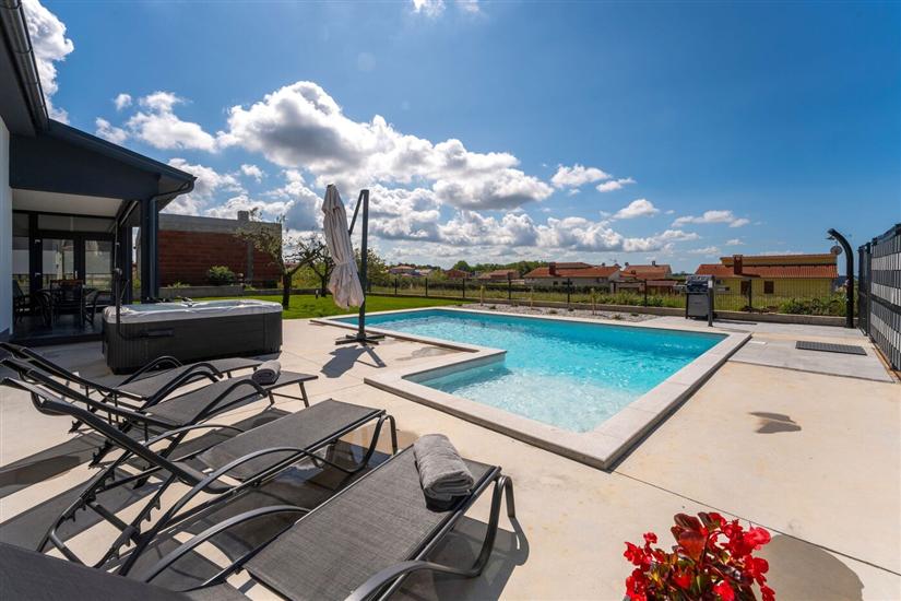 Villa Jasminka s bazenom i  whirlpool-om