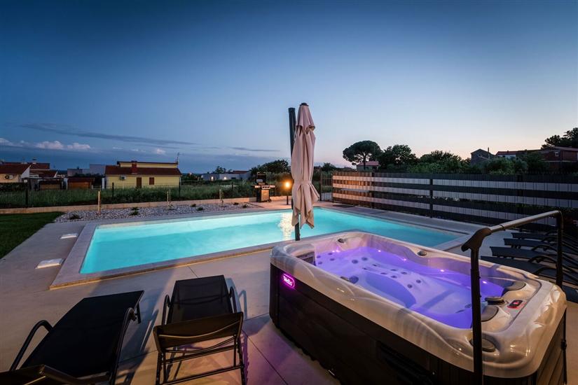 Villa Jasminka s bazenom i  whirlpool-om