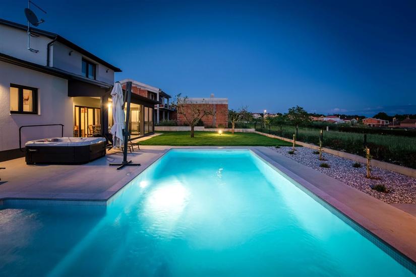 Villa Jasminka s bazenom i  whirlpool-om