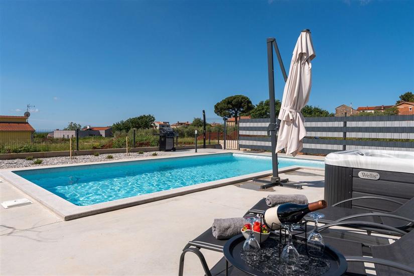 Villa Jasminka s bazenom i  whirlpool-om
