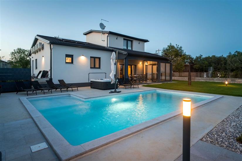 Villa Jasminka s bazenom i  whirlpool-om