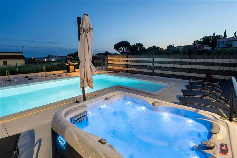 Villa Jasminka s bazenom i  whirlpool-om