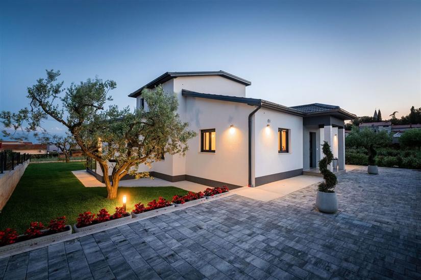 Villa Jasminka s bazenom i  whirlpool-om