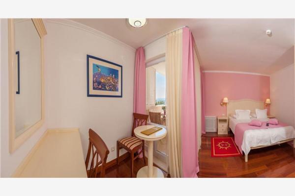 Room S10, for 2 persons