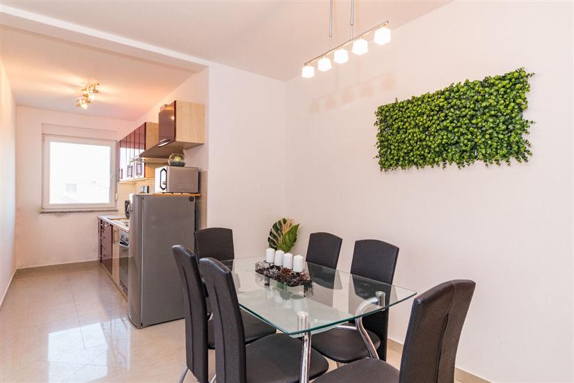 Apartment A1, for 5 persons