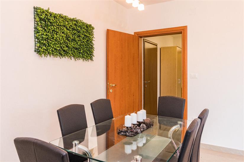 Apartment A1, for 5 persons