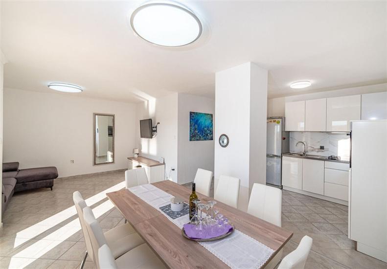 House K1, for 10 persons