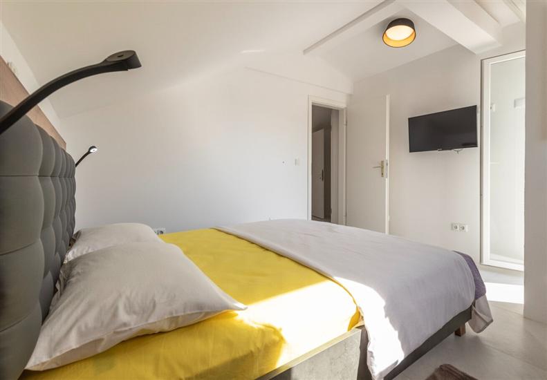 House K1, for 10 persons