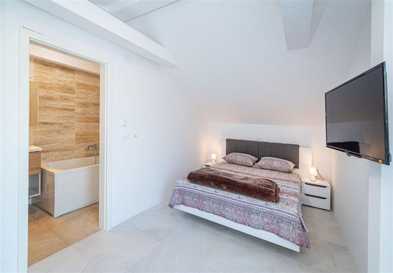 House K1, for 10 persons