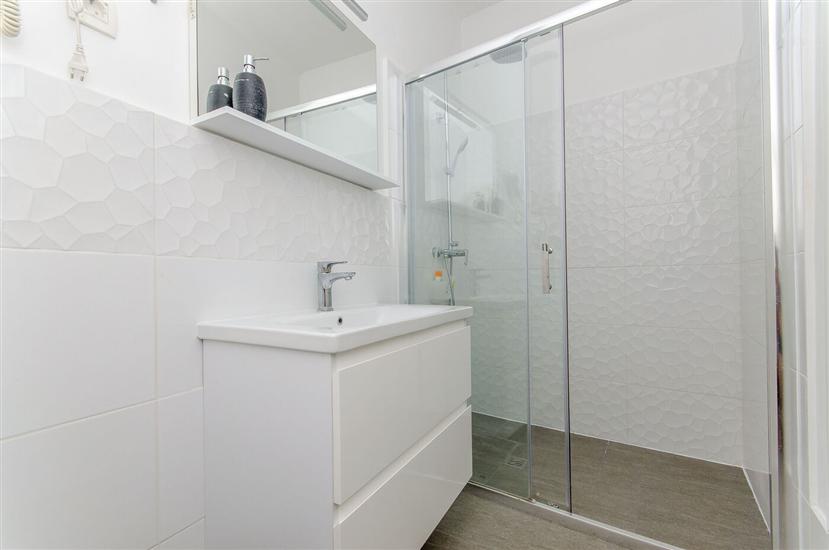 Room S1, for 2 persons