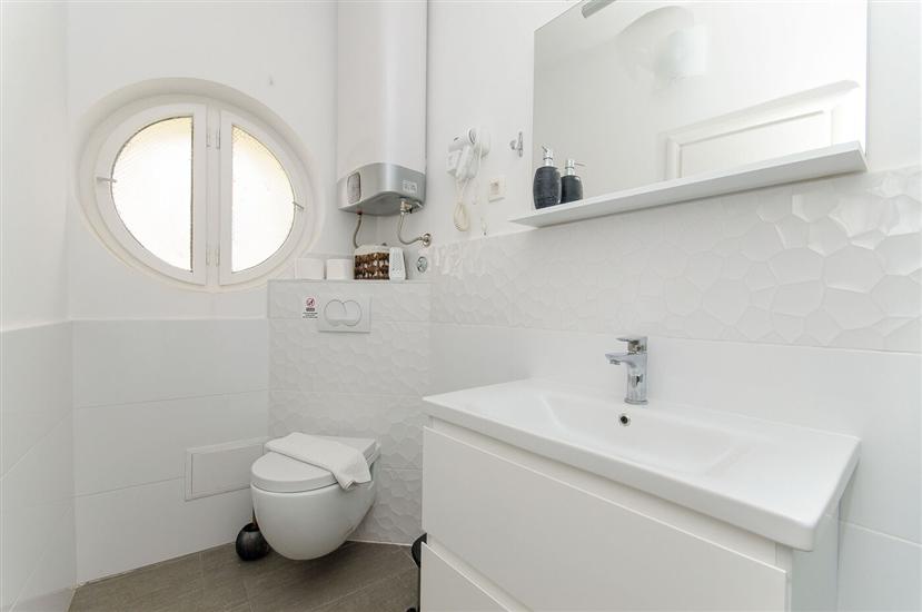 Room S1, for 2 persons