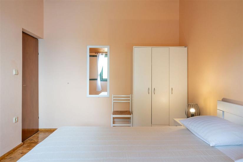 House K1, for 10 persons