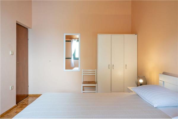 House K1, for 10 persons