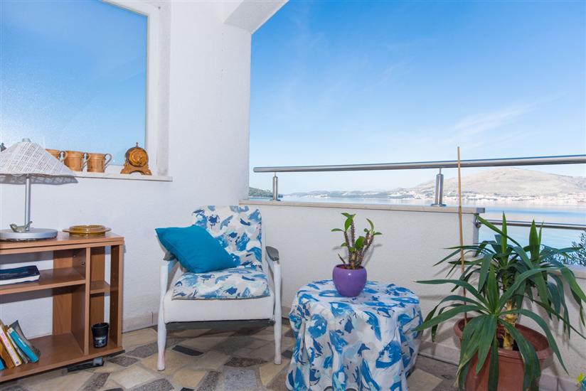 Apartment A1, for 5 persons