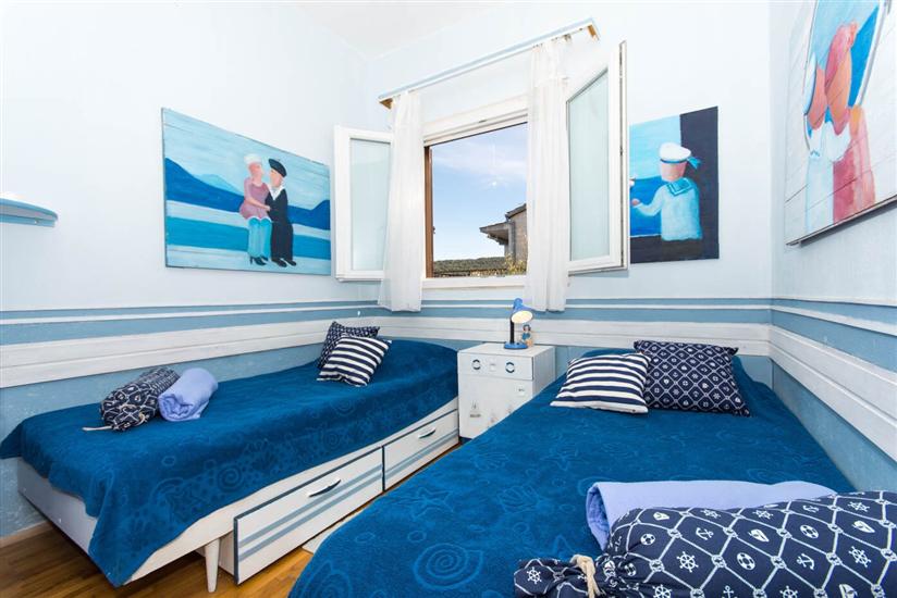 Apartment A1, for 5 persons