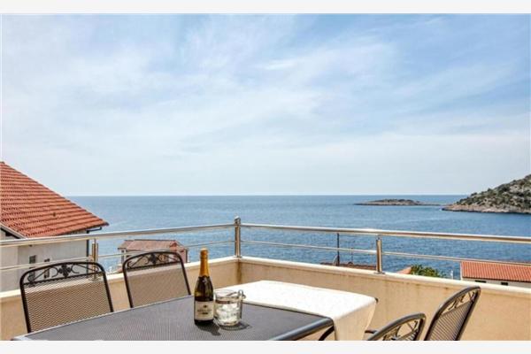 House K1, for 10 persons