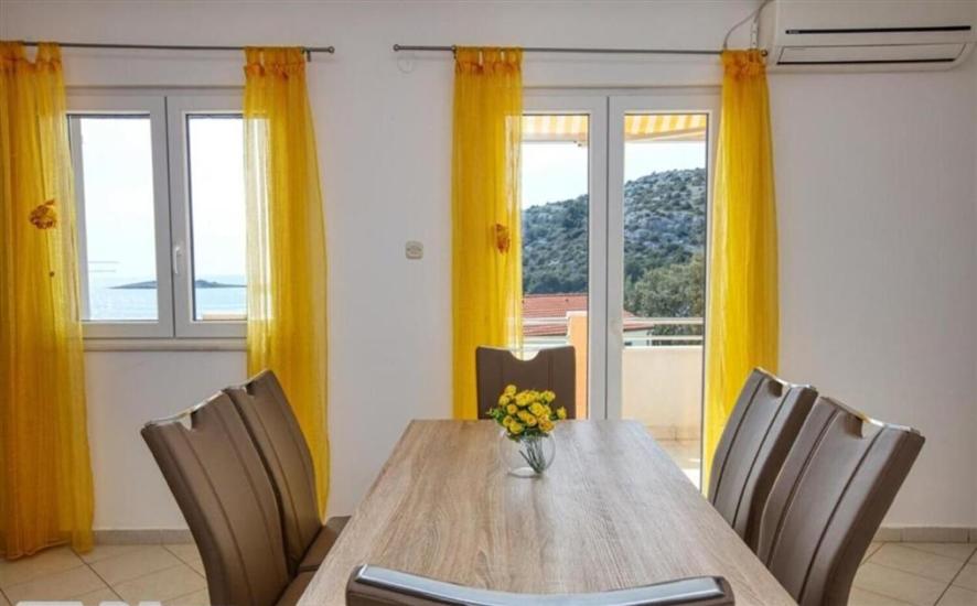 House K1, for 10 persons