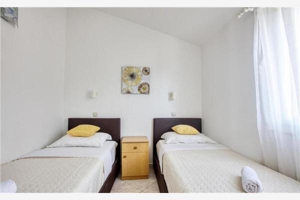 House K1, for 10 persons