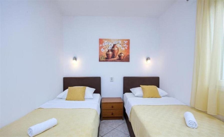 House K1, for 10 persons