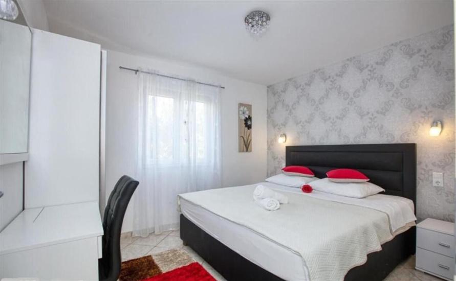 House K1, for 10 persons