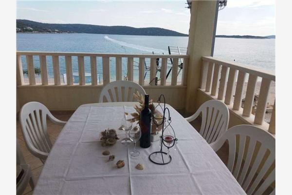 Apartment A1, for 6 persons