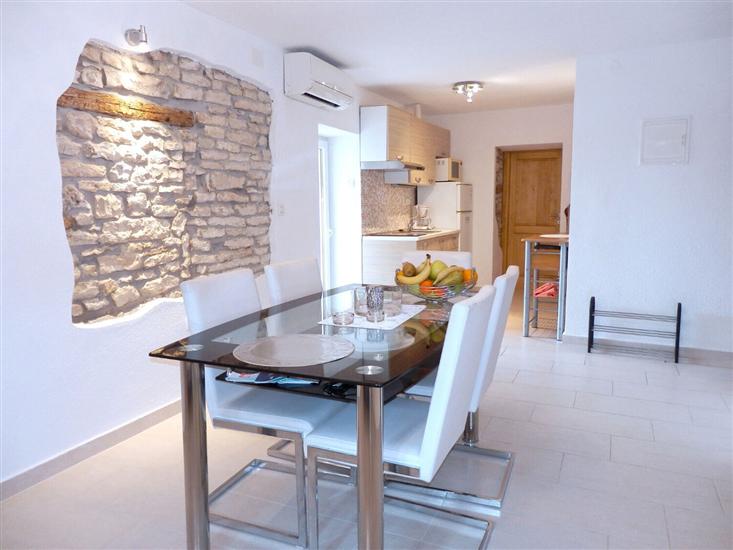 Apartment A1, for 5 persons