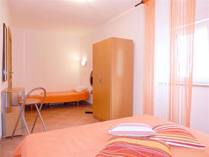 Apartment A1, for 5 persons