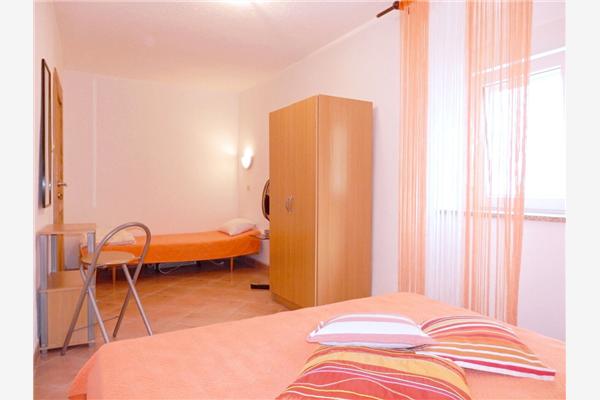 Apartment A1, for 5 persons