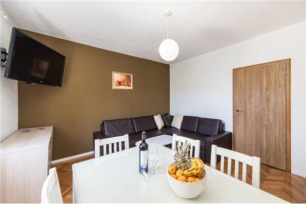 Apartment A1, for 5 persons