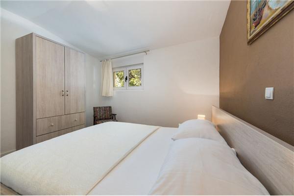 Apartment A1, for 5 persons