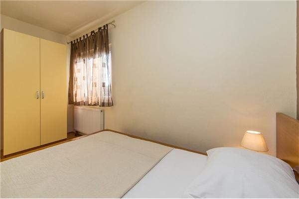 Apartment A2, for 5 persons
