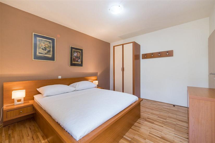 Apartment A2, for 5 persons