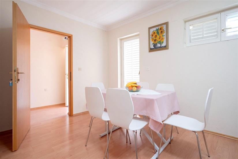 Apartment A7, for 4 persons