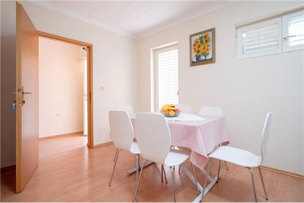 Apartment A7, for 4 persons