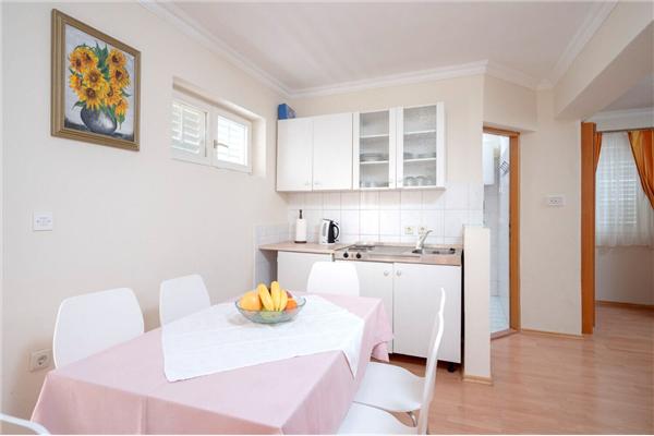 Apartment A7, for 4 persons