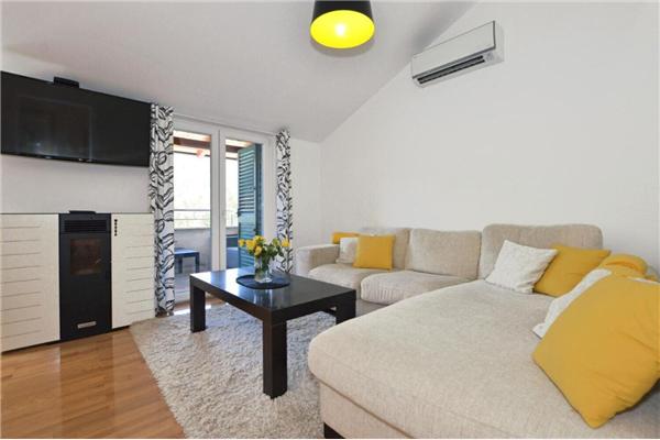 Apartment A1, for 6 persons