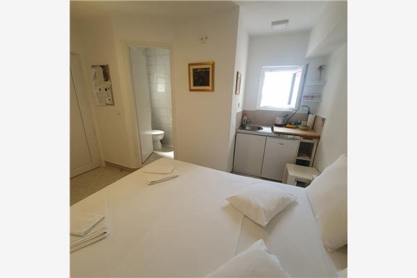 Room S1, for 2 persons