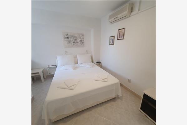 Room S1, for 2 persons