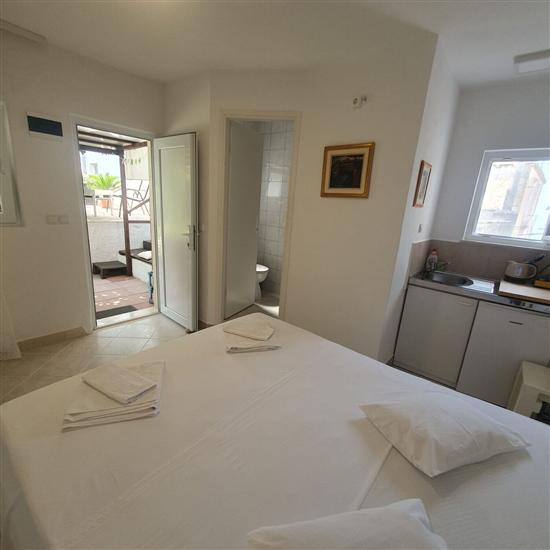 Room S1, for 2 persons