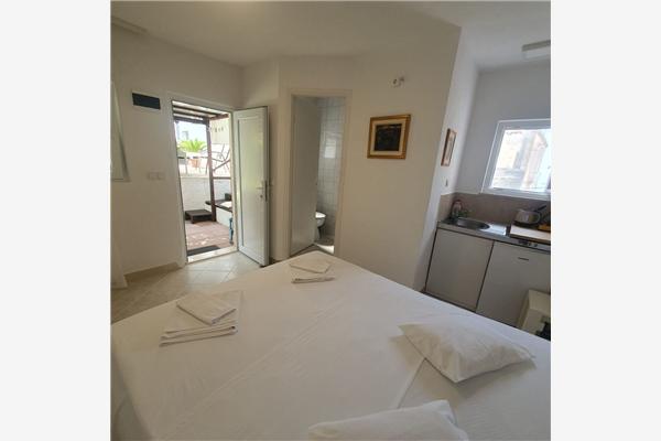 Room S1, for 2 persons