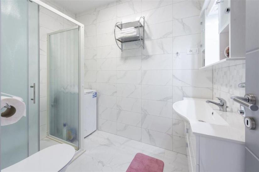 Apartment A4, for 5 persons