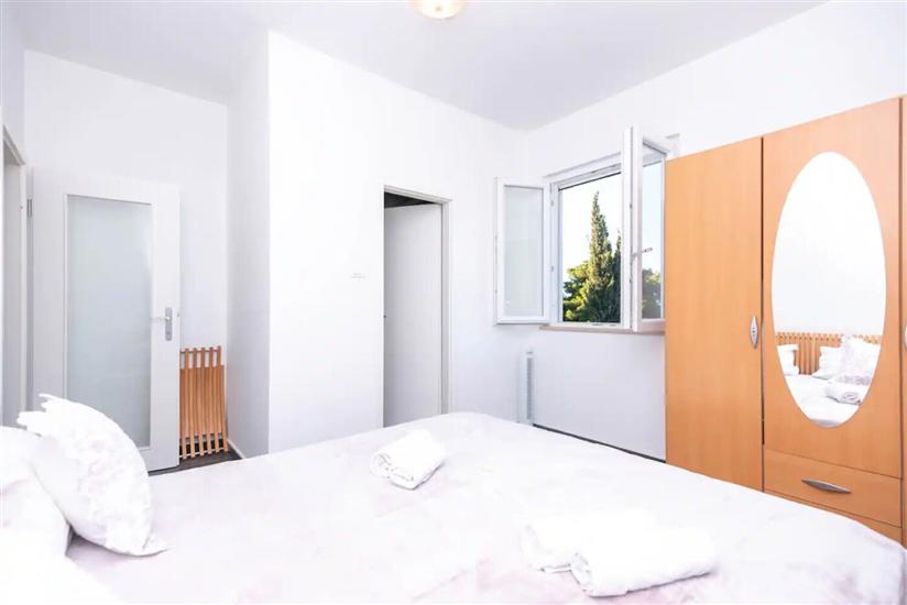 House K1, for 10 persons