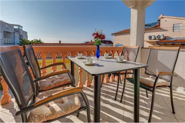 Apartment A2, for 4 persons